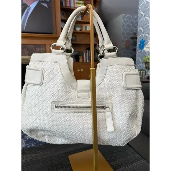 Vintage GUESS White Basket Weave Hobo Bag with Giant G Buckle Snap Closure - Picture 9 of 10